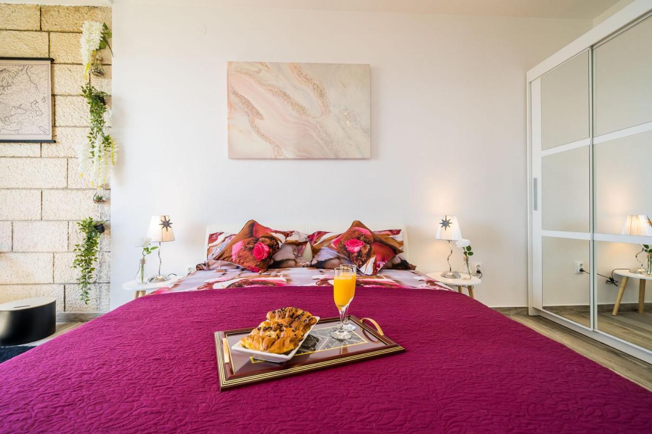 Apartment Velvet *